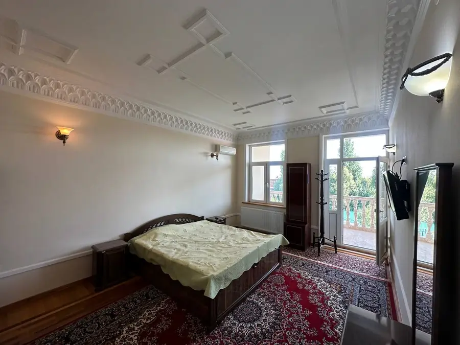 3 qavatli uy sotiladi − 600 m²