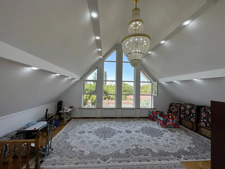 3 qavatli uy − 600 m², 17 sot. 