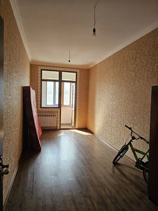 3 xonali kvartira sotiladi − 133 m²