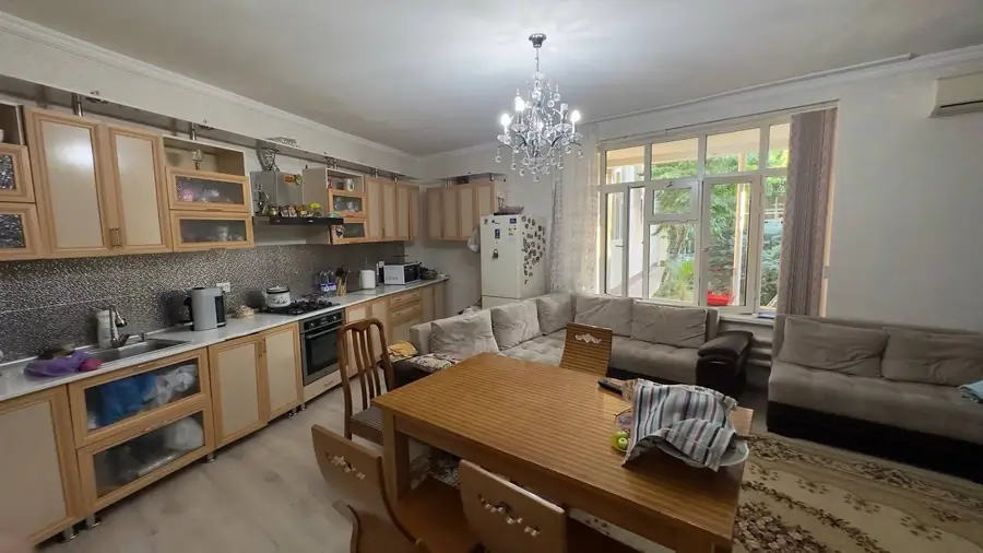 1 qavatli uy − 400 m², 8 sot. 