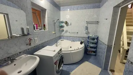 1-этажный дом − 400 м², 8 сот.