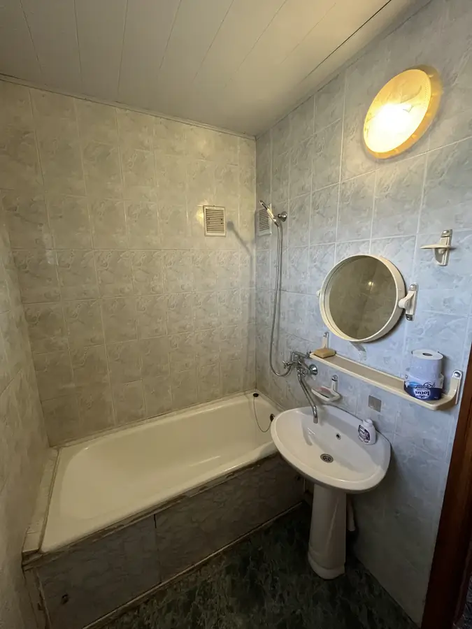 3 xonali kvartira sotiladi − 73 m²