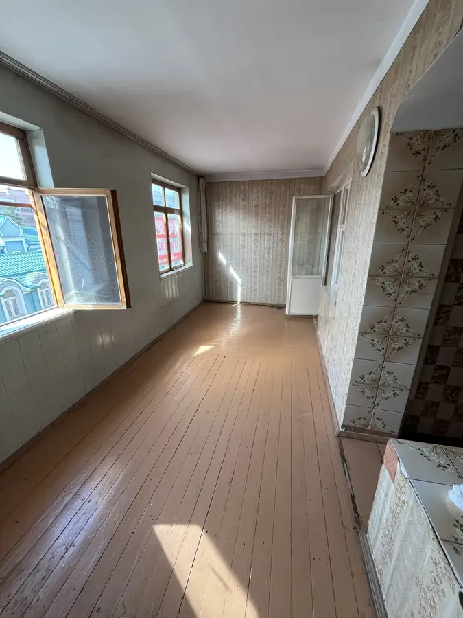 3 xonali kvartira sotiladi − 73 m²