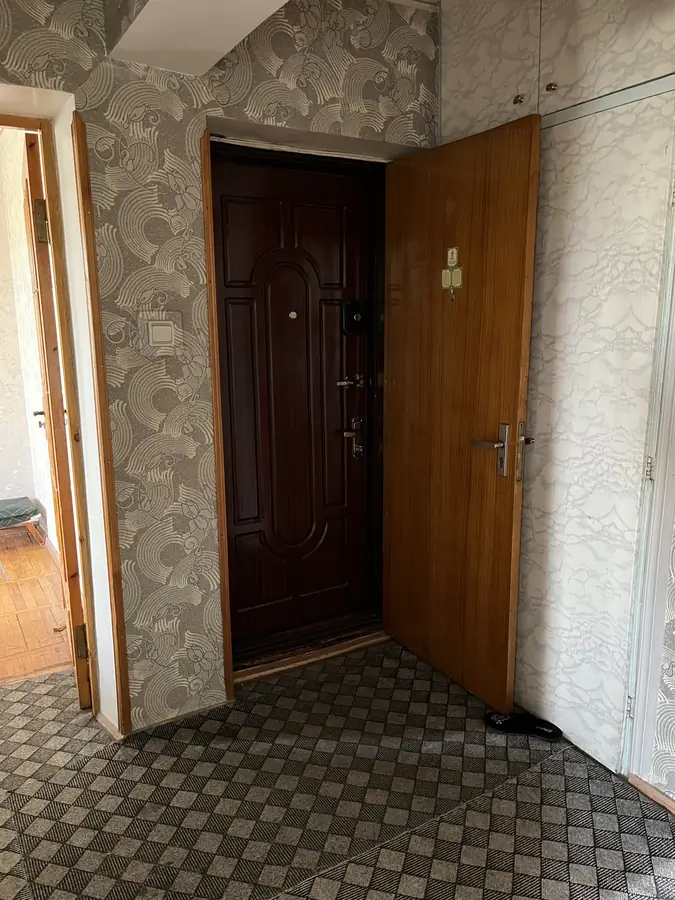 3 xonali kvartira sotiladi − 73 m²