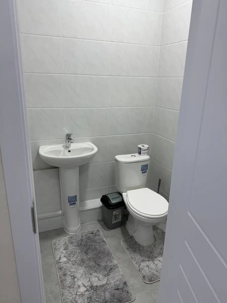 Сдается 2-комнатная квартира − 60 м²