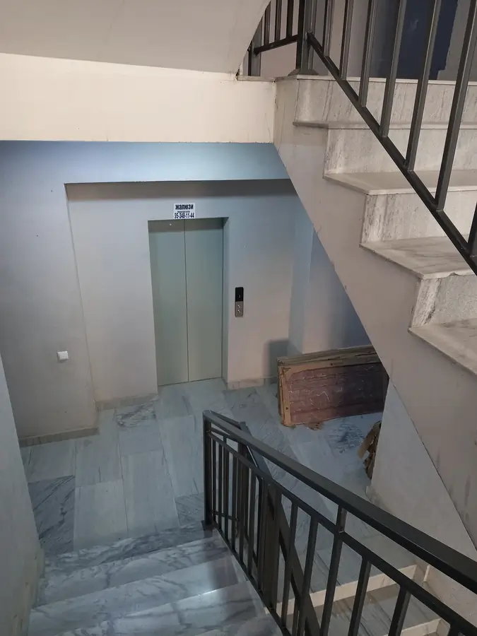 2 xonali kvartira sotiladi − 52 m²