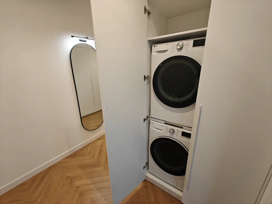 Сдается 2-комнатная квартира − 66 м²