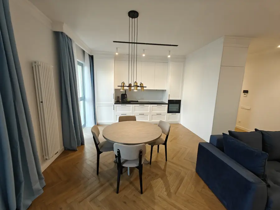 Сдается 2-комнатная квартира − 66 м²