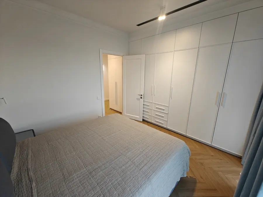 Сдается 2-комнатная квартира − 66 м²