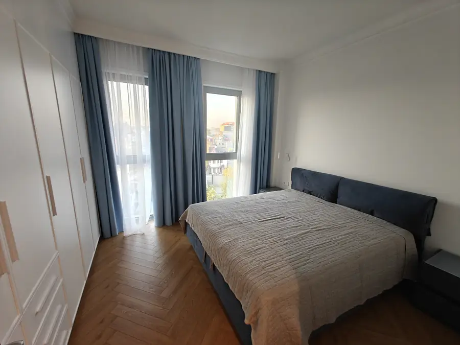 Сдается 2-комнатная квартира − 66 м²