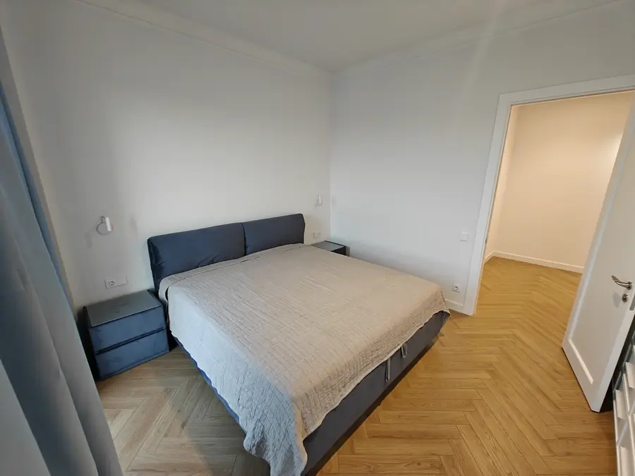 Сдается 2-комнатная квартира − 66 м²