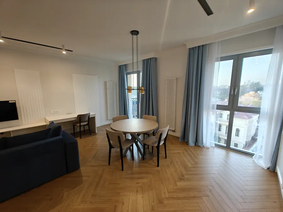 Сдается 2-комнатная квартира − 66 м²