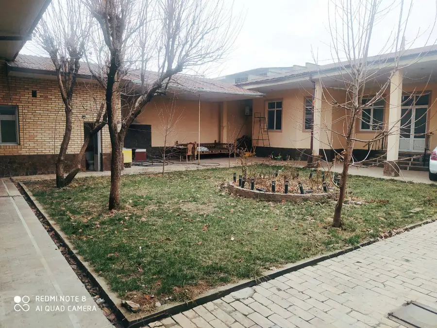 2 qavatli uy sotiladi − 400 m²