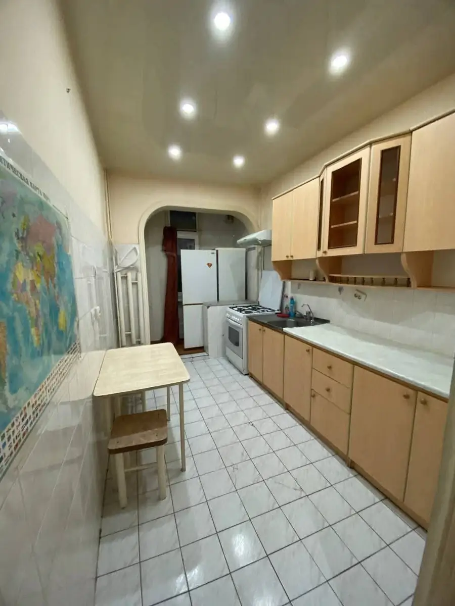 3 xonali kvartira sotiladi − 75 m²