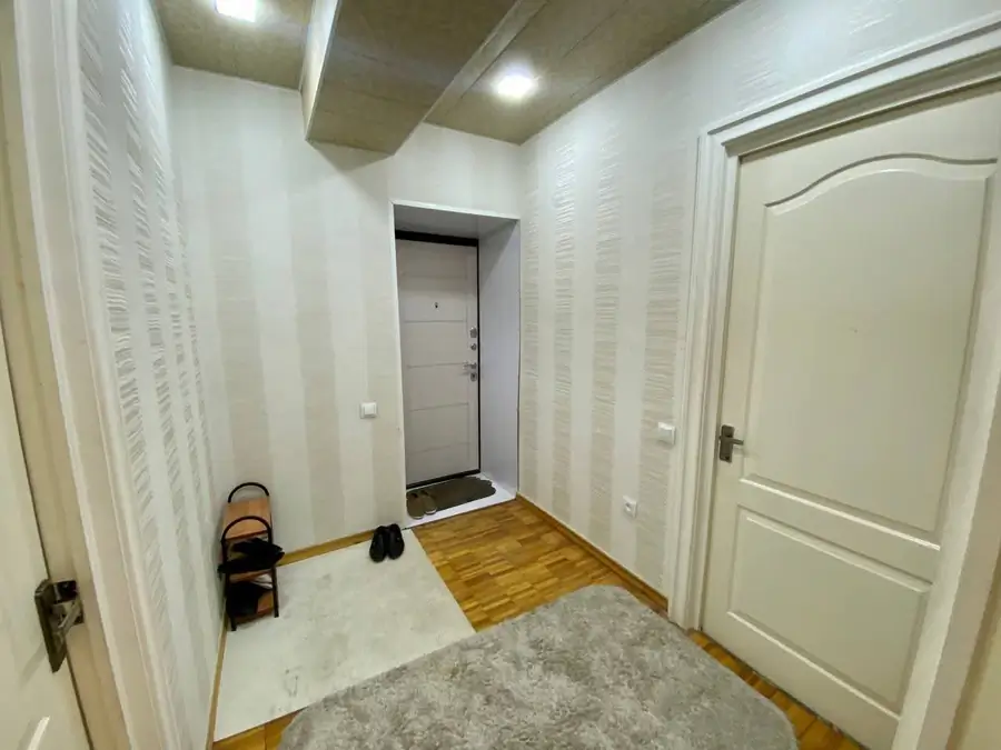 3 xonali kvartira sotiladi − 70 m²