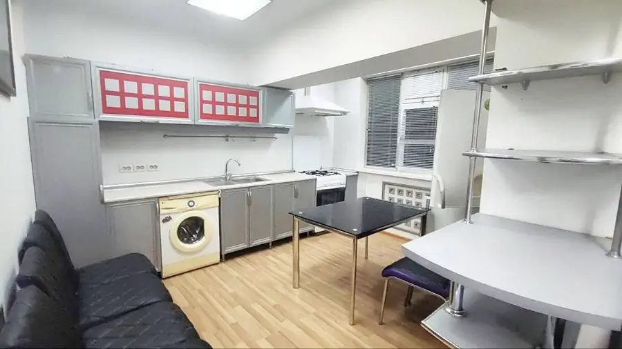 3 xonali kvartira sotiladi − 100 m²