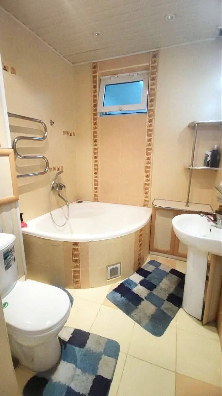 3 xonali kvartira sotiladi − 100 m²