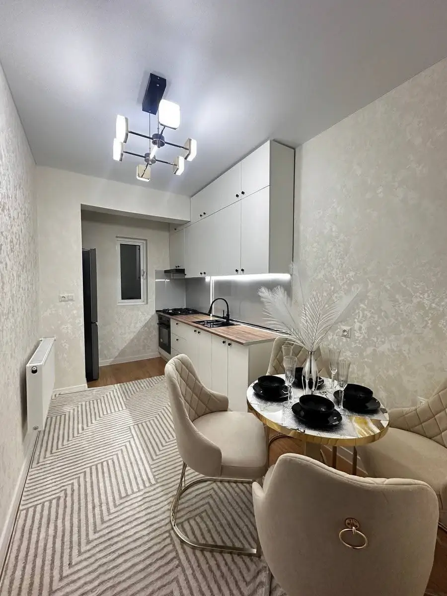 3 xonali kvartira sotiladi − 72 m²