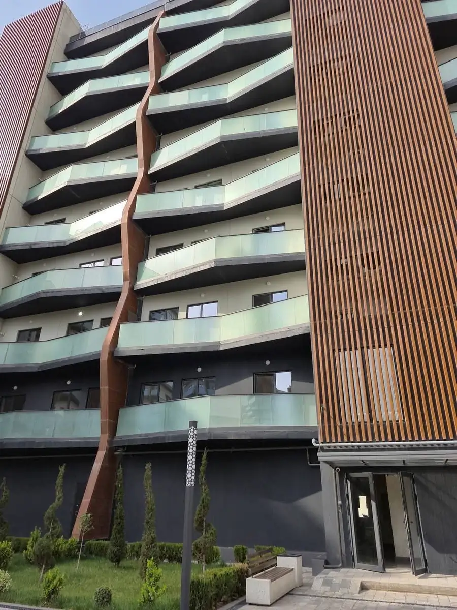 3 xonali kvartira sotiladi − 98 m²