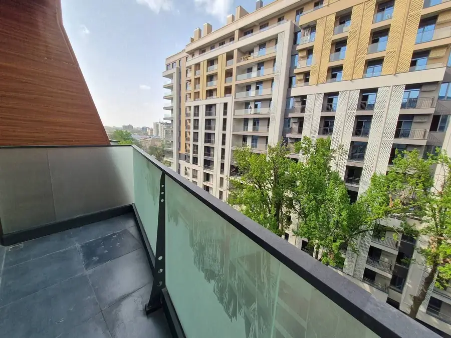 3 xonali kvartira sotiladi − 98 m²