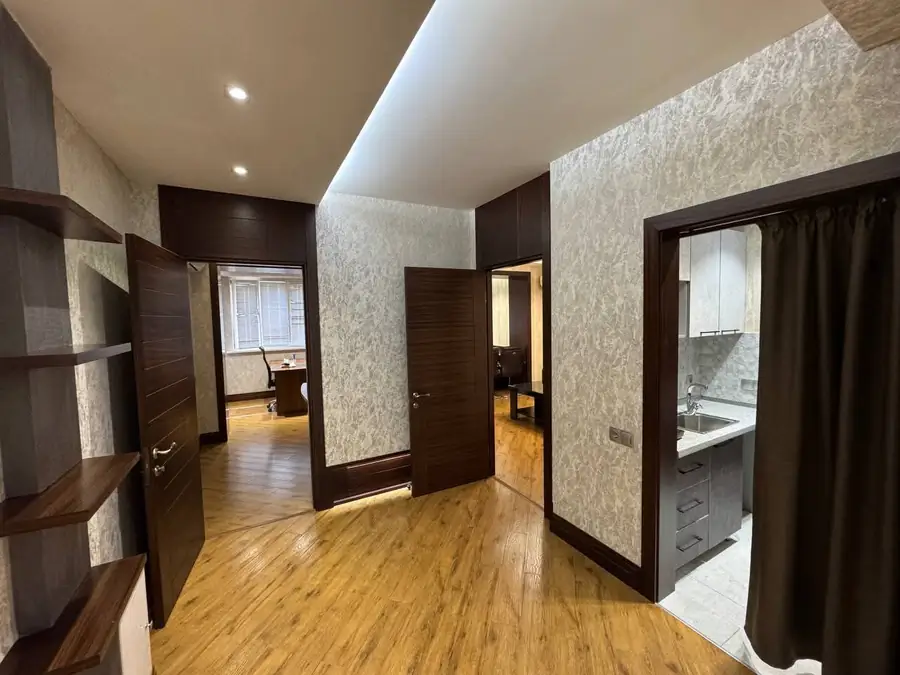 Ofis − 96 m², 1/4 qavat