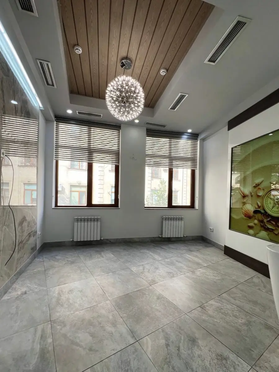 Ijaraga ofis − 330 m²