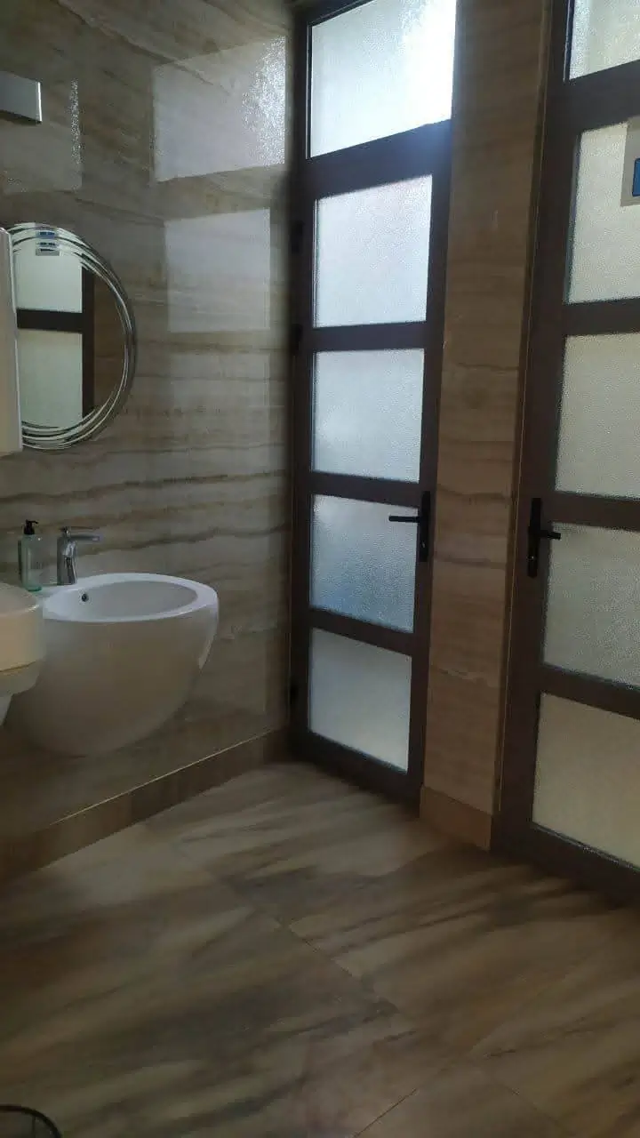 Ijaraga ofis − 253 m²