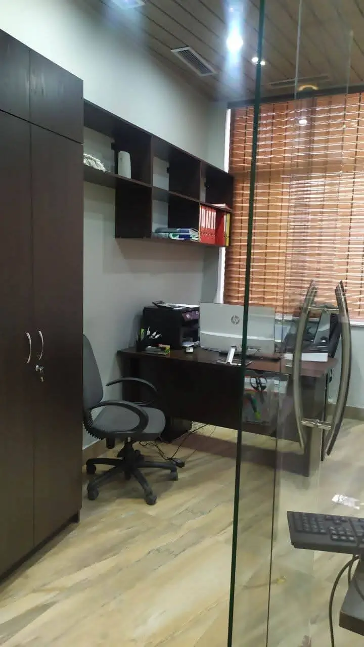 Ijaraga ofis − 253 m²