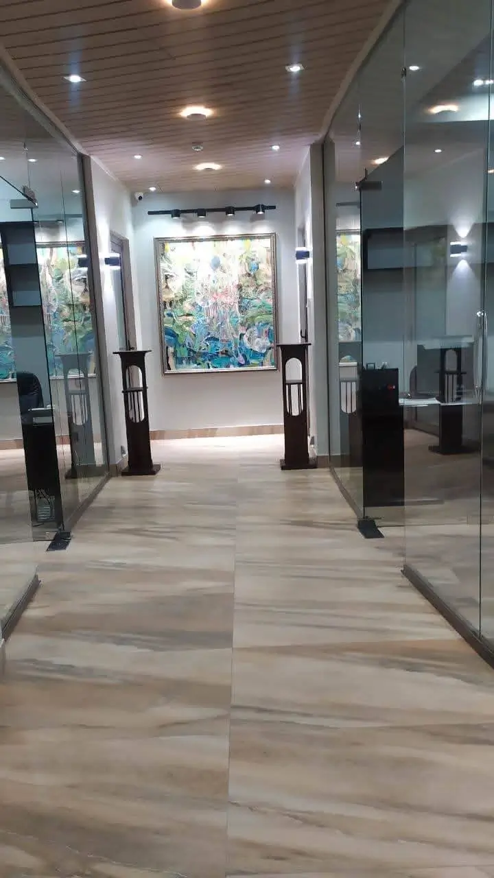 Ijaraga ofis − 253 m²