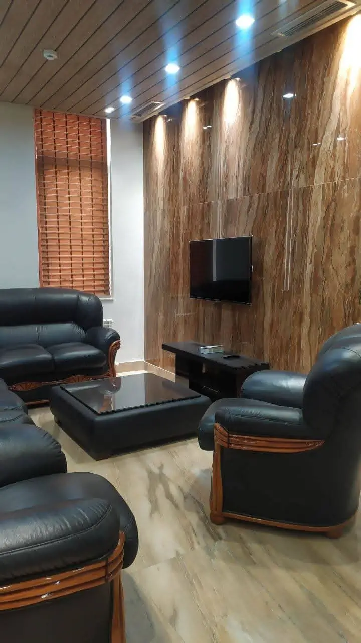 Ijaraga ofis − 253 m²