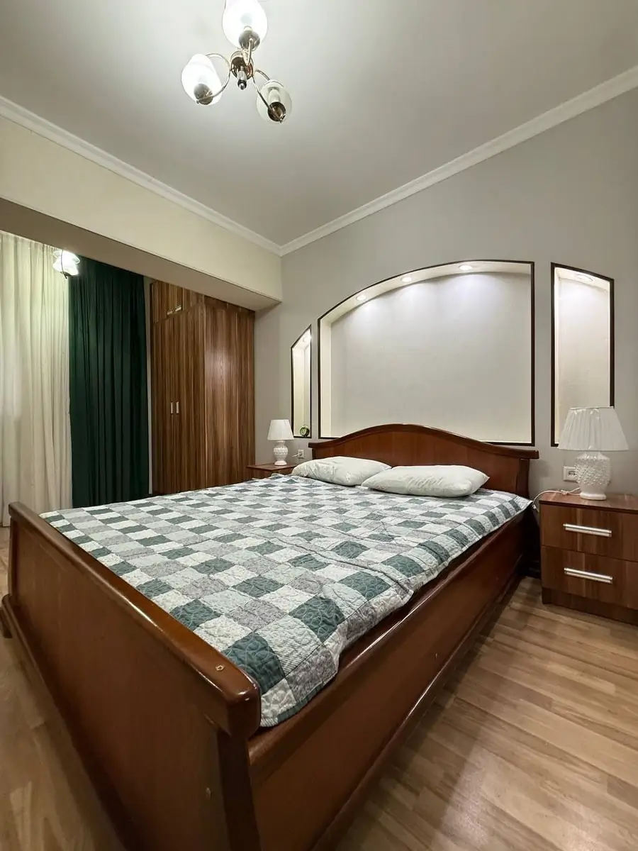 Сдается 1-комнатная квартира − 50 м²
