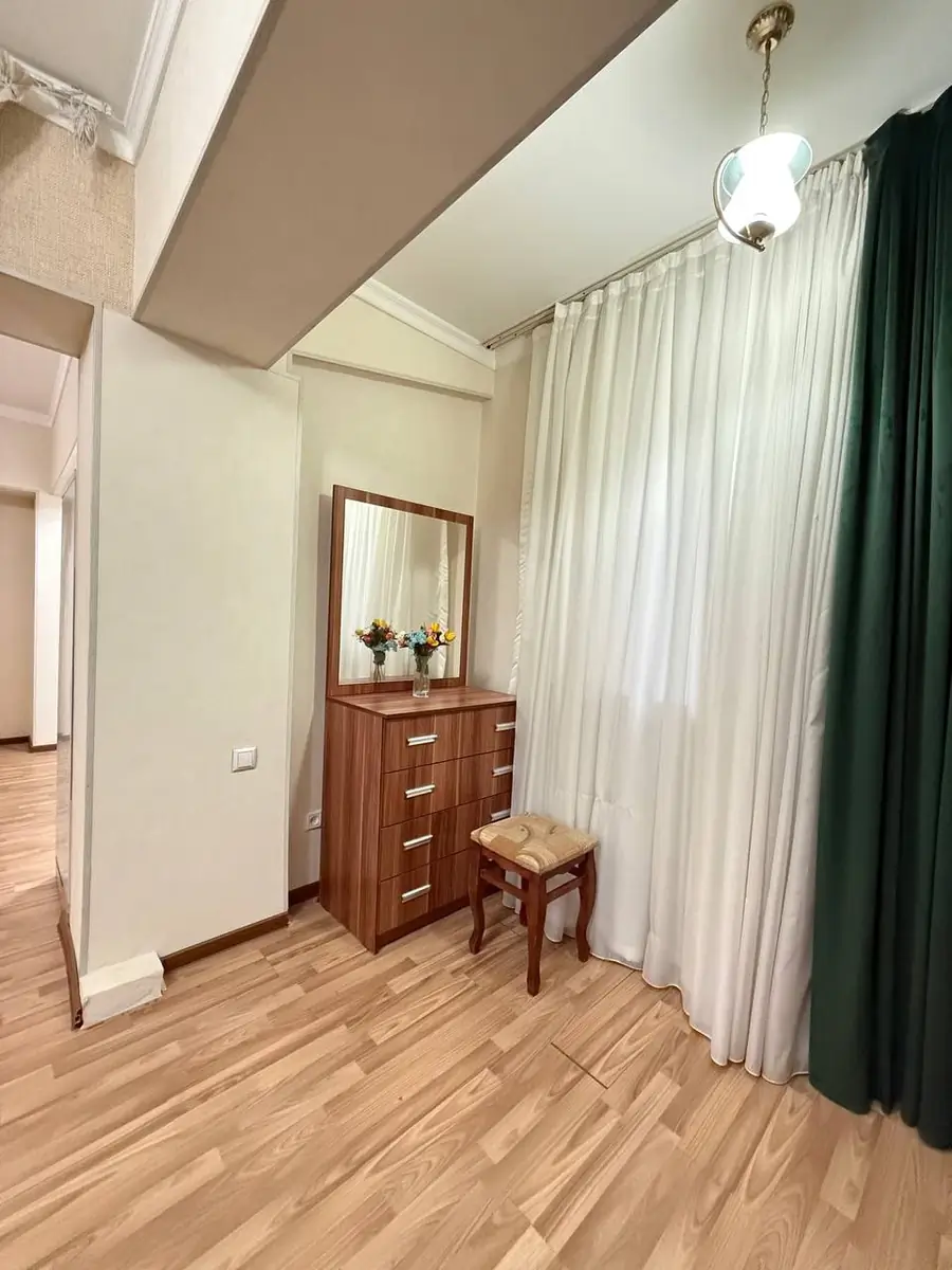 Сдается 1-комнатная квартира − 50 м²