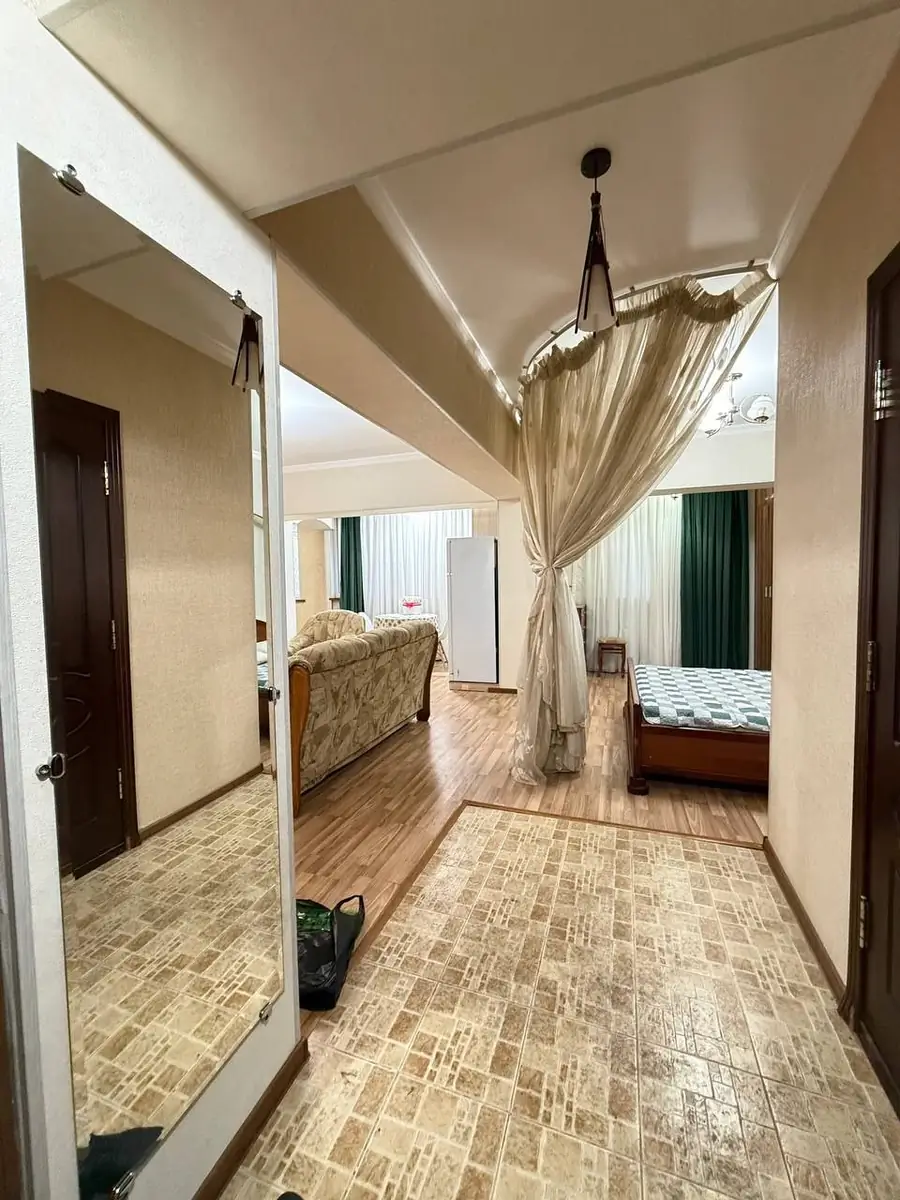 Сдается 1-комнатная квартира − 50 м²