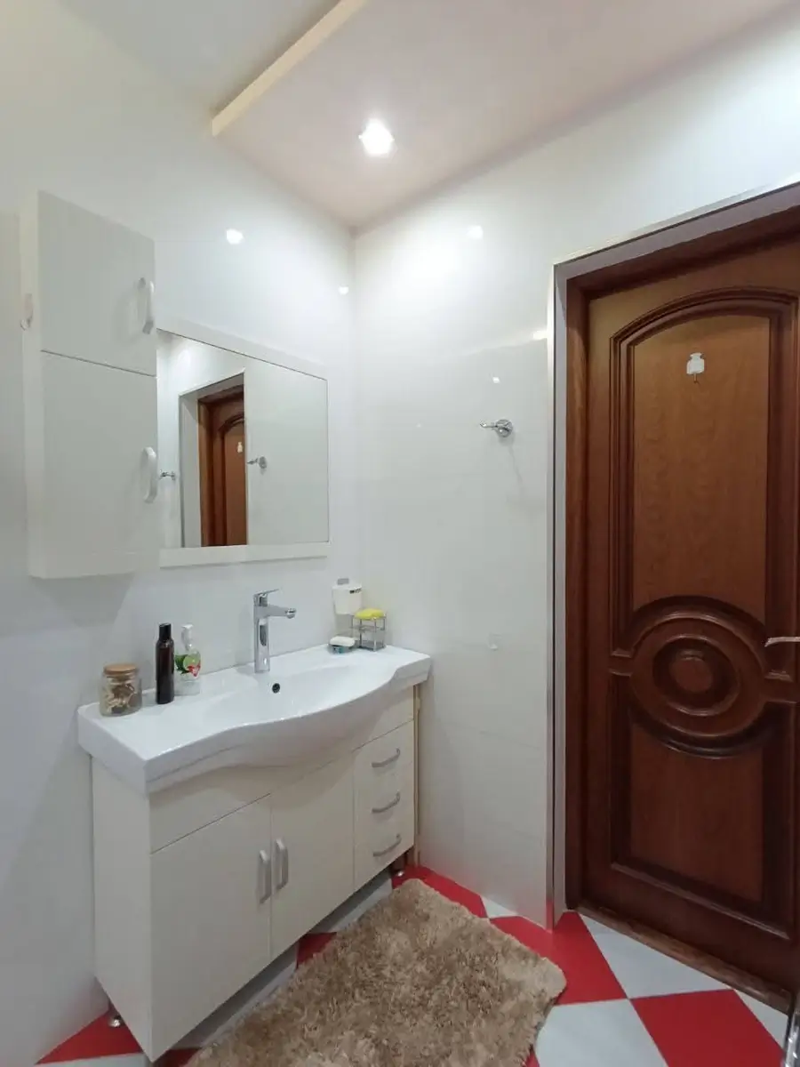 Сдается 3-комнатная квартира − 90 м²