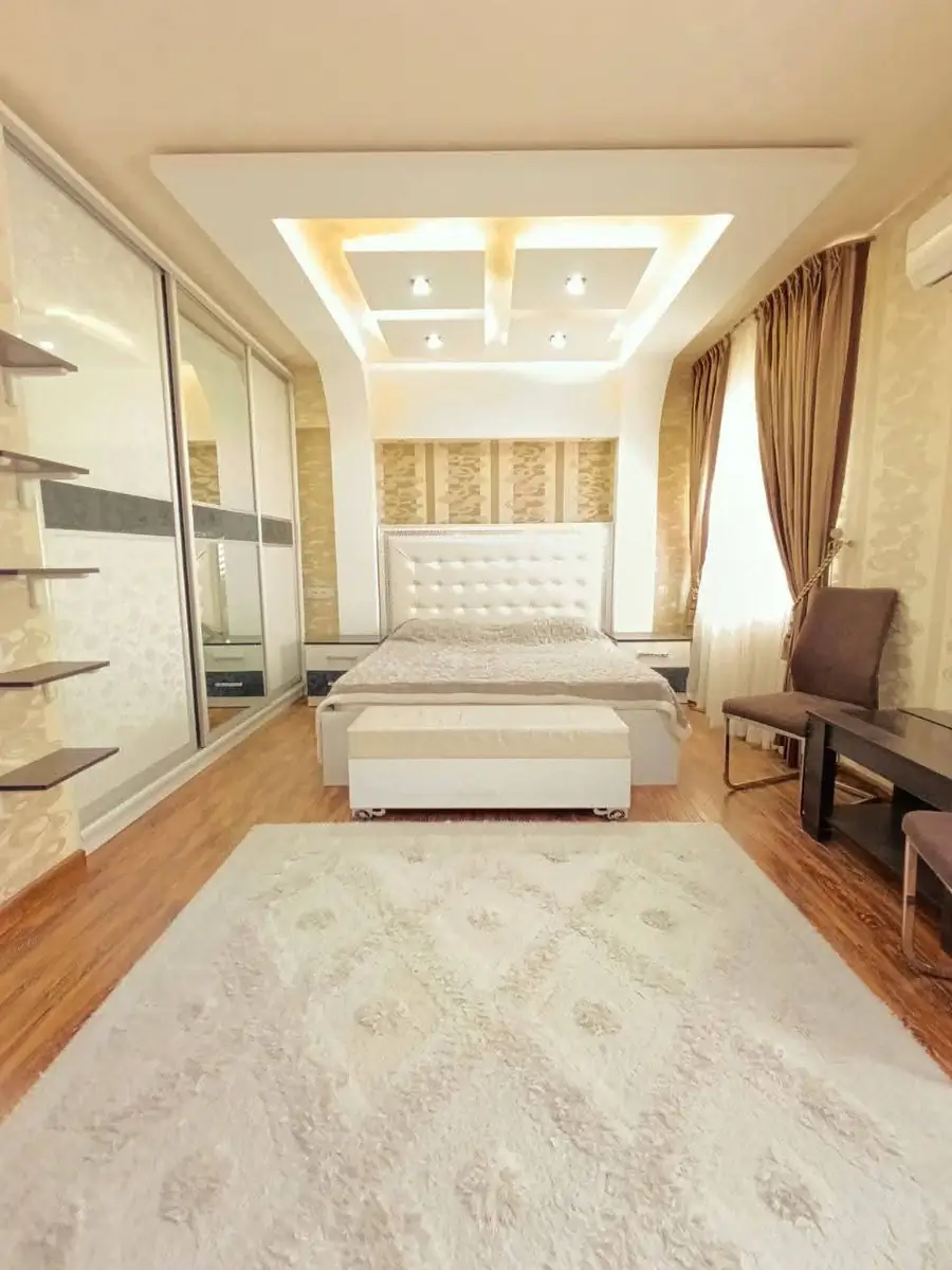 Сдается 3-комнатная квартира − 90 м²