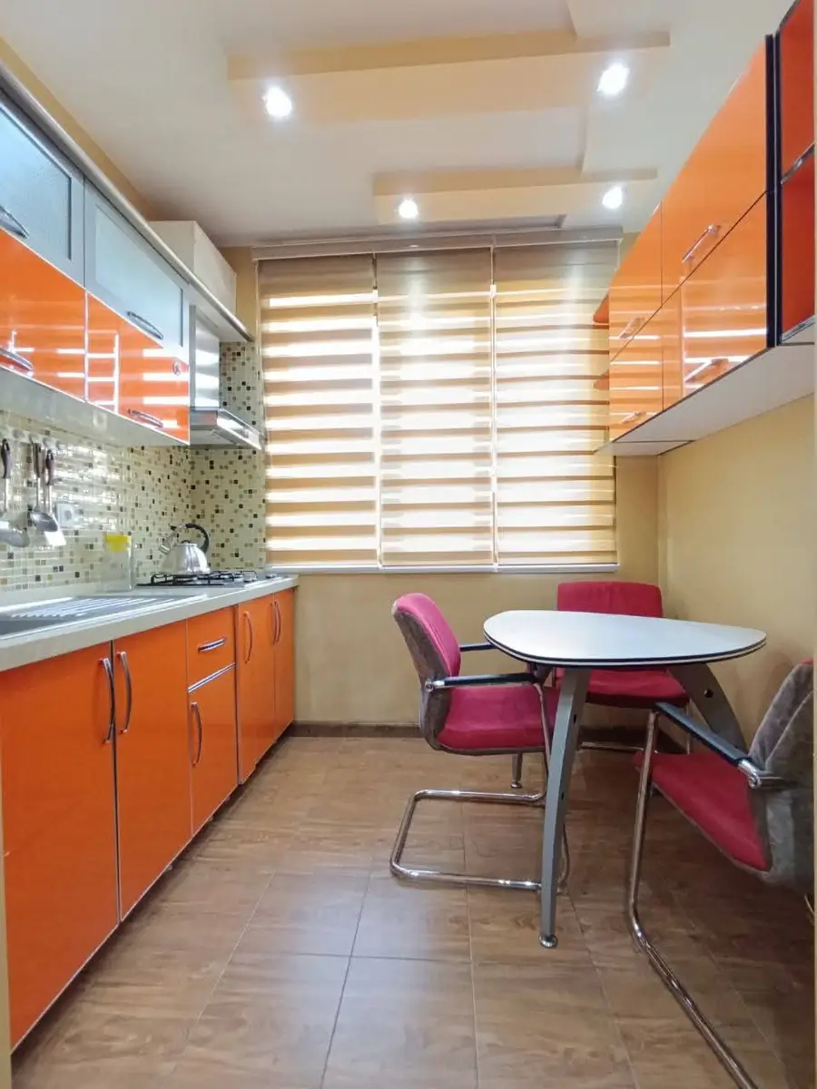 Сдается 3-комнатная квартира − 90 м²