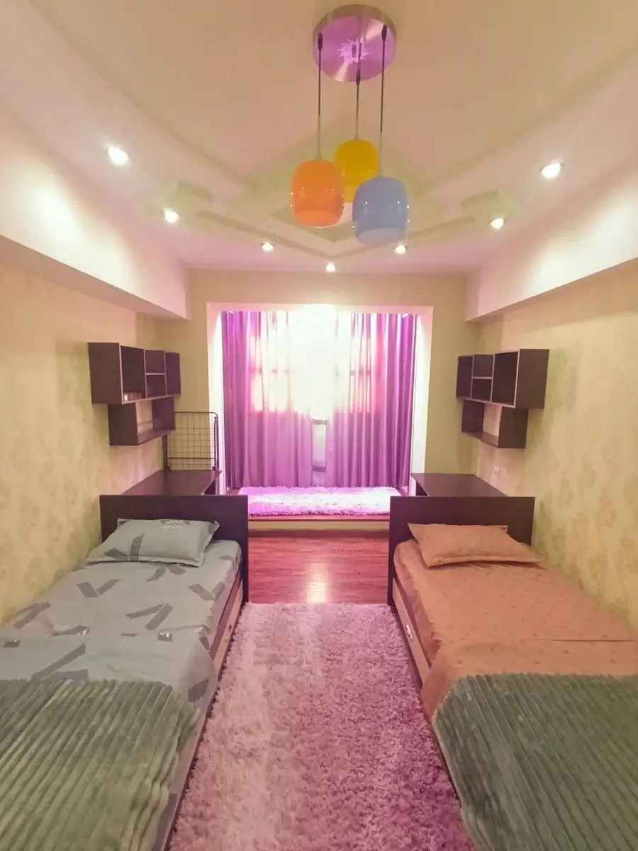 Сдается 3-комнатная квартира − 90 м²