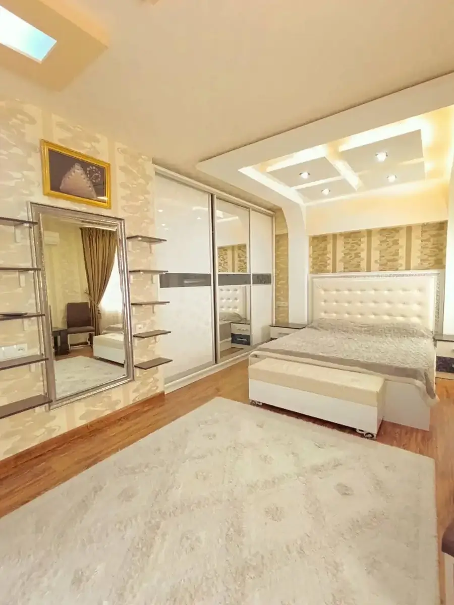 Сдается 3-комнатная квартира − 90 м²