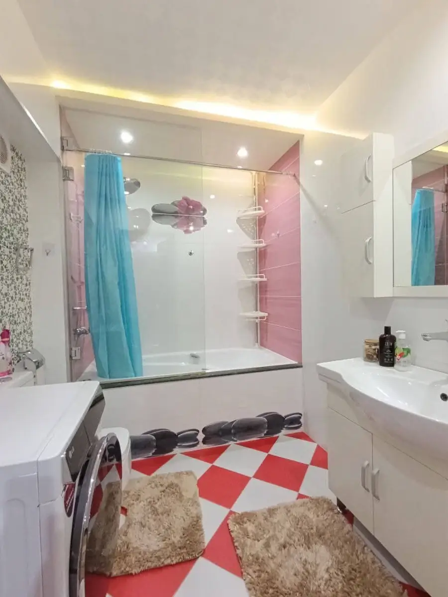 Сдается 3-комнатная квартира − 90 м²