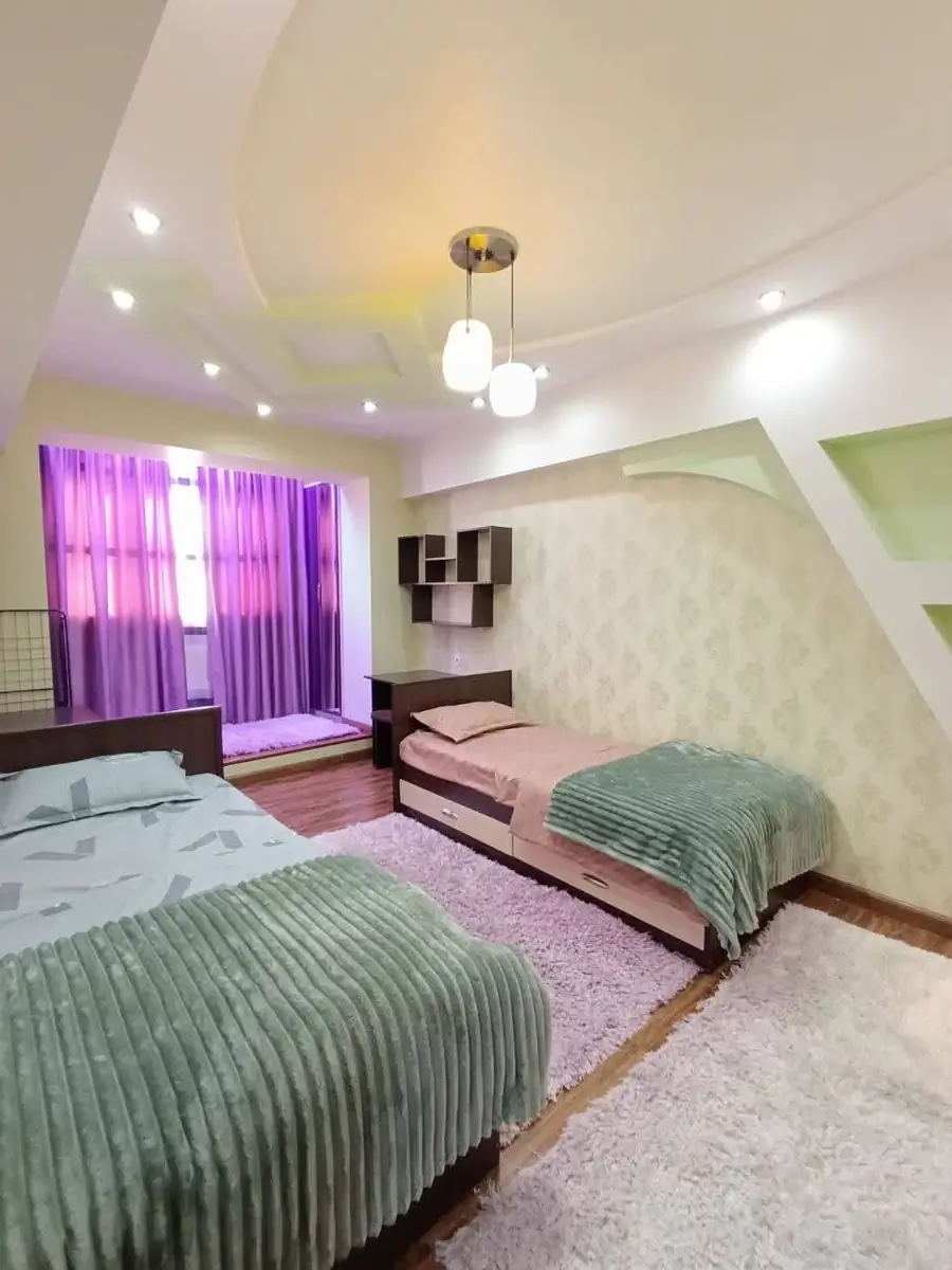 Сдается 3-комнатная квартира − 90 м²