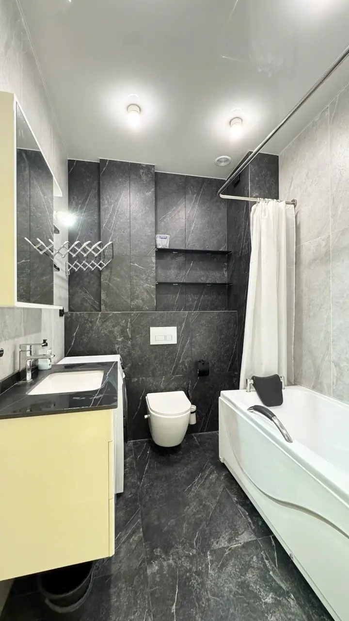 3 xonali kvartira sotiladi − 80 m²