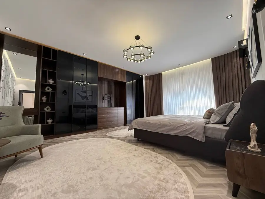 Продается 3-комнатная квартира − 100 м²