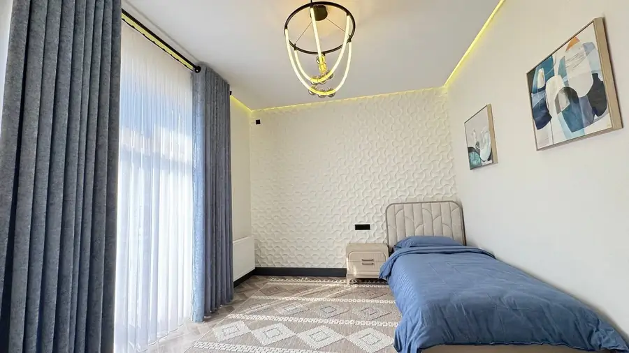 Продается 3-комнатная квартира − 100 м²