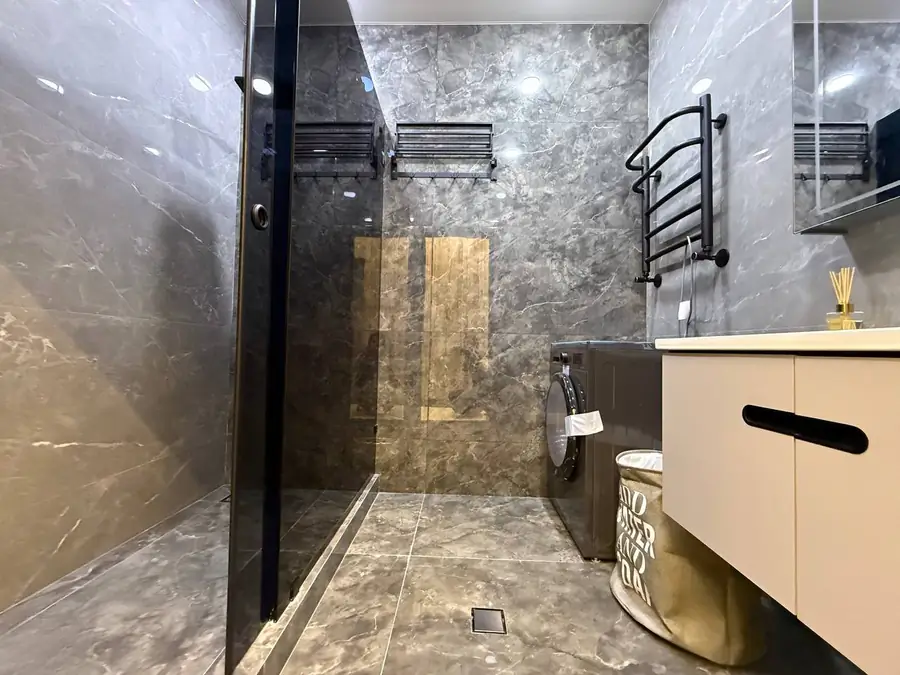 Продается 3-комнатная квартира − 100 м²