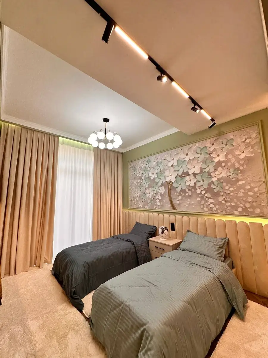 Продается 3-комнатная квартира − 90 м²