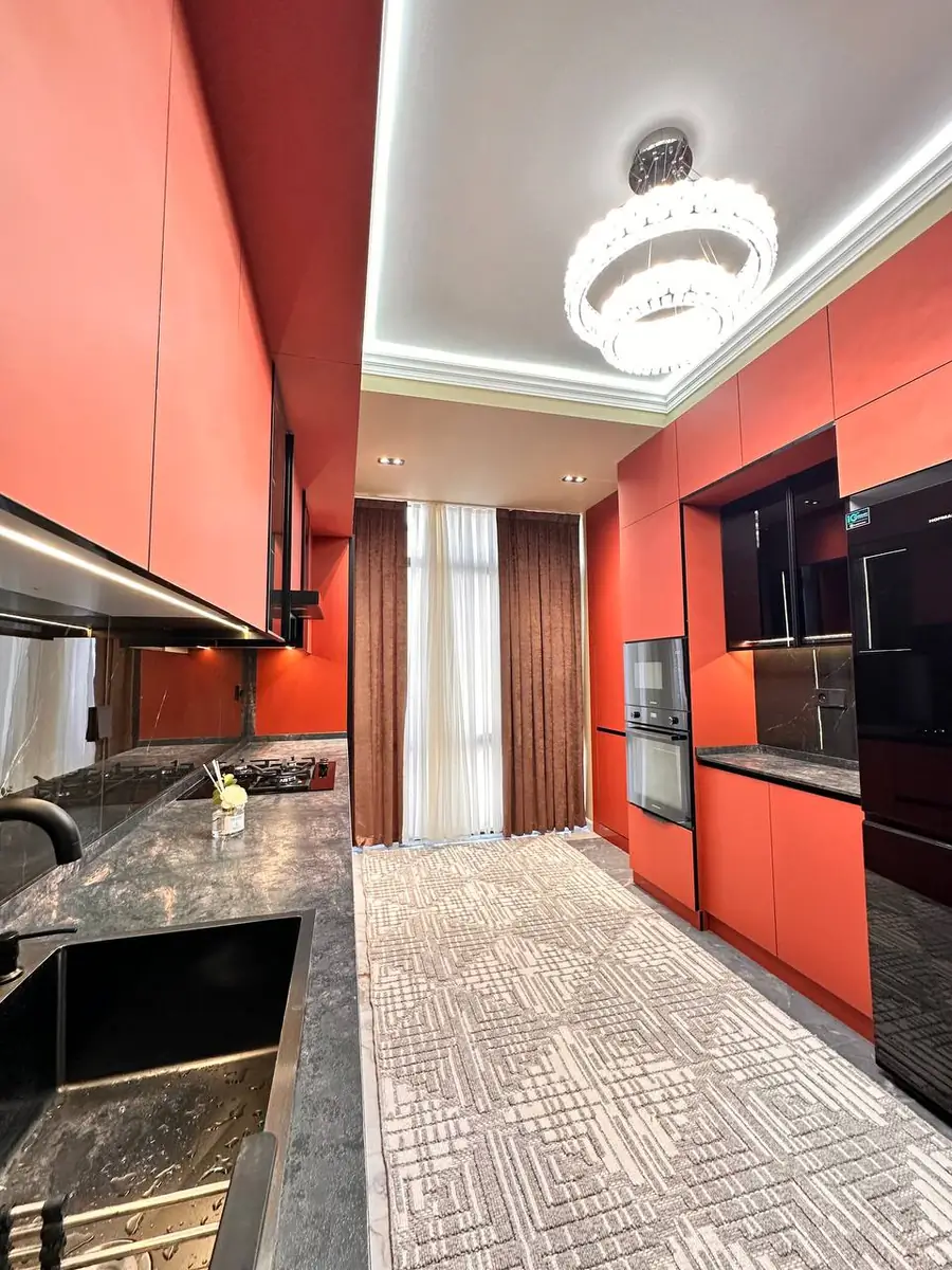 Продается 3-комнатная квартира − 90 м²