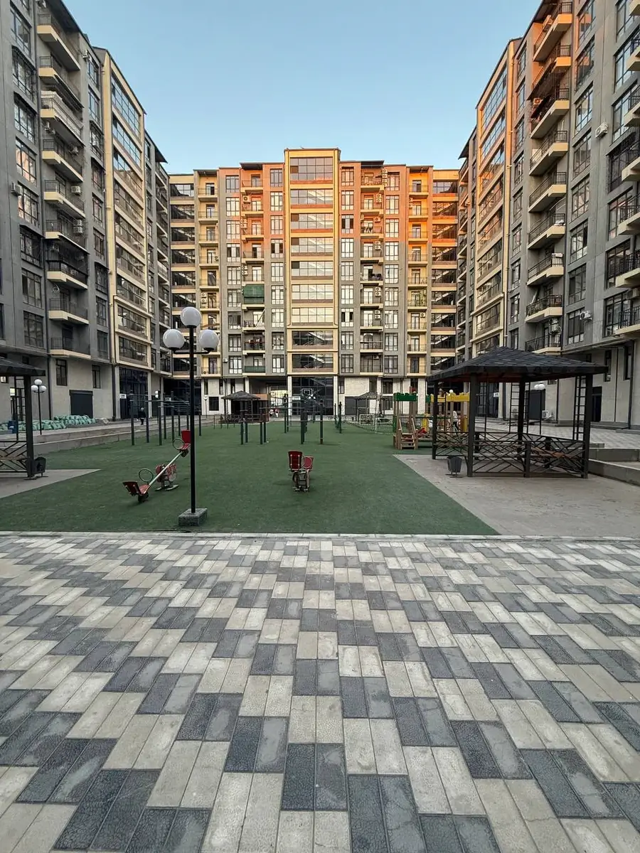 Продается 3-комнатная квартира − 90 м²