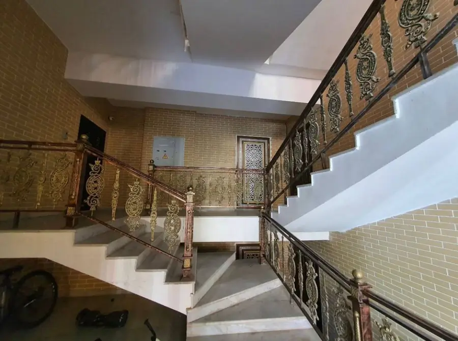 4 xonali kvartira sotiladi − 128 m²