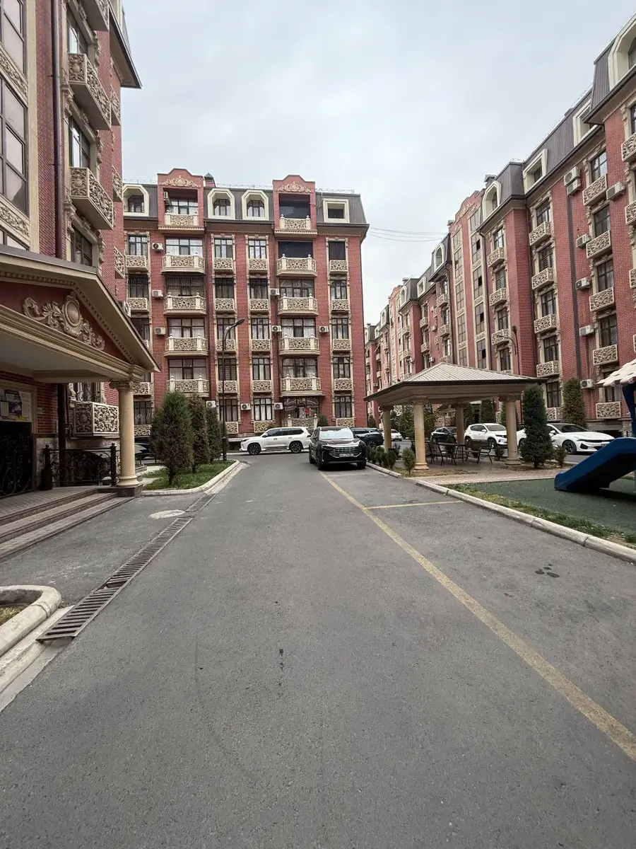 4 xonali kvartira − 128 m², 1/6 qavat