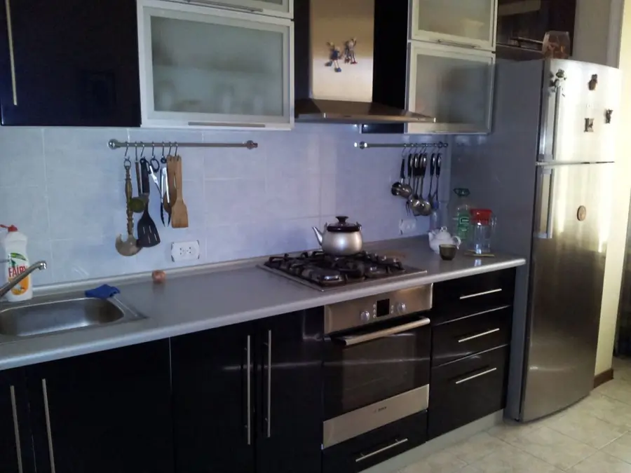 2 xonali kvartira sotiladi − 63 m²